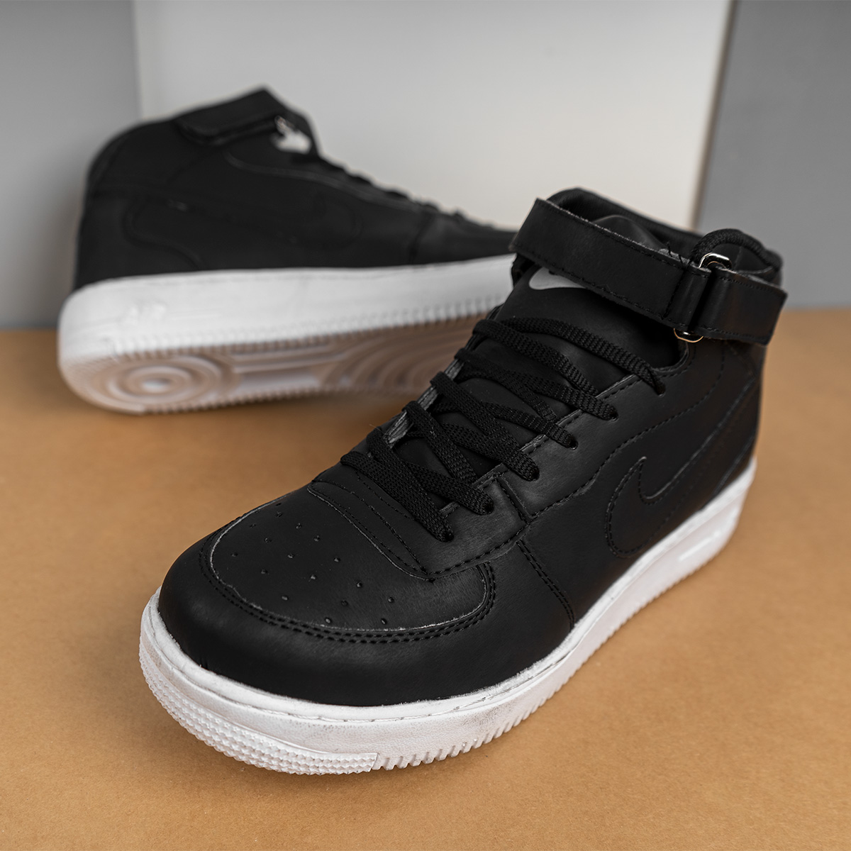 نیم بوت مردانه NikeAirمشکی زیره سفید مدل Force