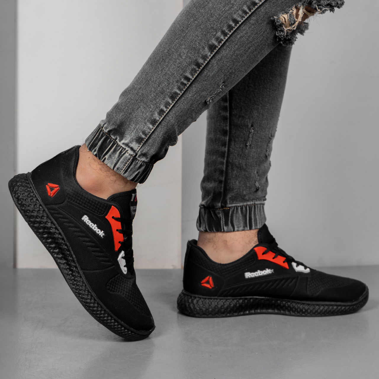 کفش ورزشی (T)مشکی قرمز ریبوک مردانه مدل مدلDanosh